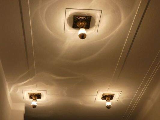 Hohwertige Deckenbeleuchtung im Flur 
 