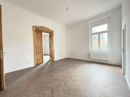 Raum 2 / Durchgang Raum 1 li + 3 re + WC