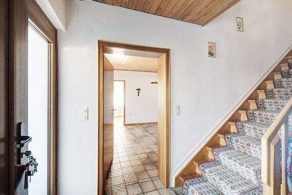 Treppenaufgang ins Erdgeschoss