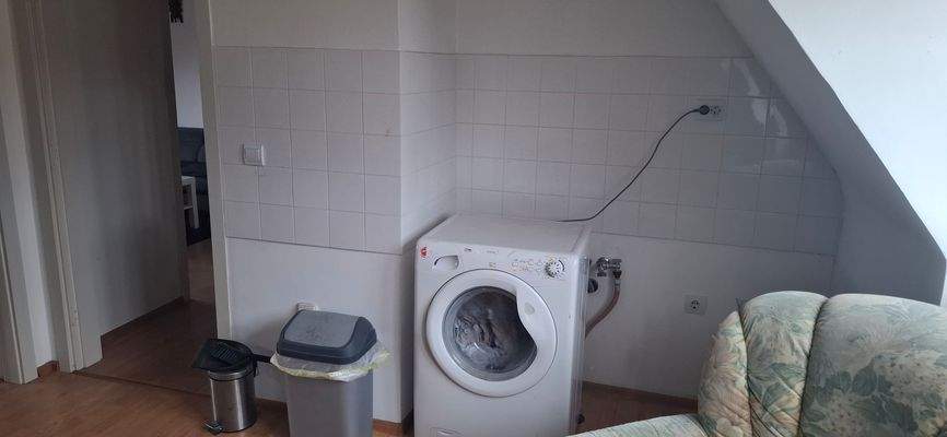 Waschküche mit Geräten