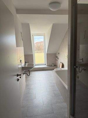 Bad mit Wanne und Dusche