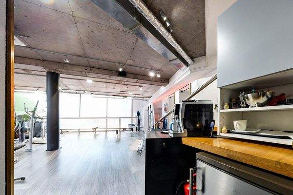 Laden-/Bürofläche bearbeitet mit KI