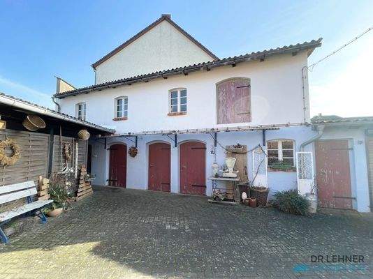 Hofbereich mit Nebengelass