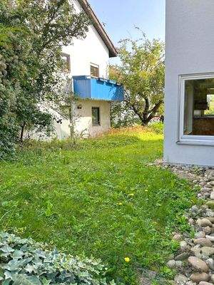 Grünfläche am Haus.jpg