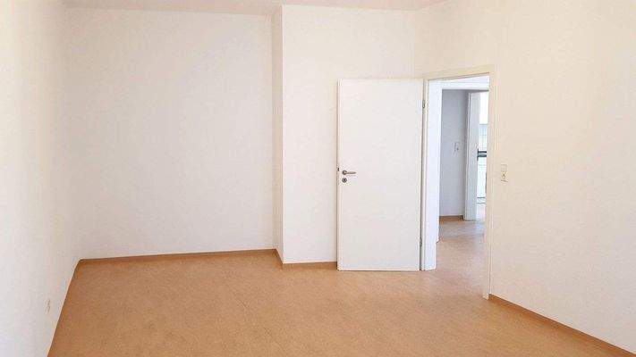 geräumiges Schlafzimmer