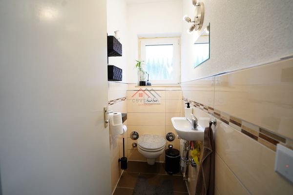 separates WC
