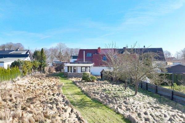 weitläufiger Garten