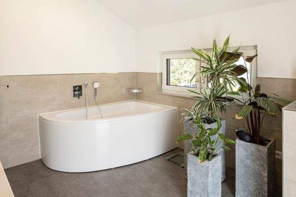 ... Eckwanne und ...