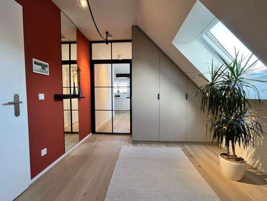 Eingangsbereich mit Loft-Tür