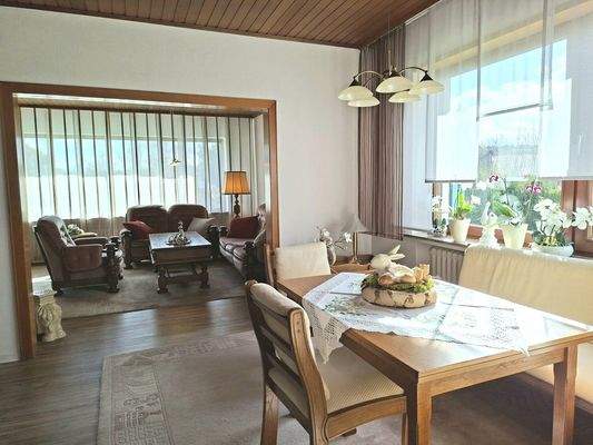 Eßzimmer mit Durchgang