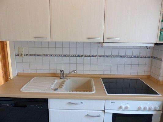 Küche mit E-Geräten