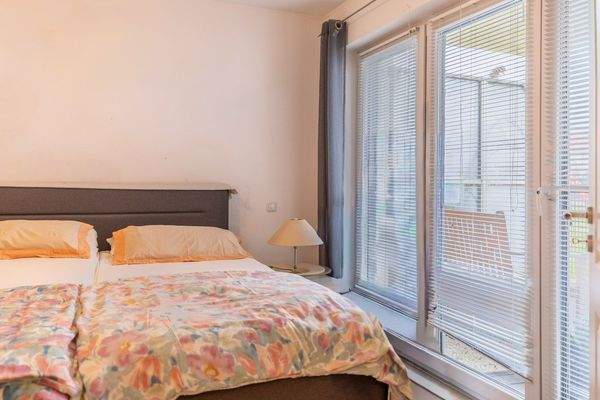 Geschmackvolle Gartenwohnung von 2013 – modern, hell und ideal gelegen