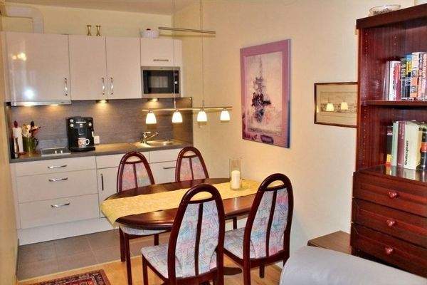 Offene, weiße Küche