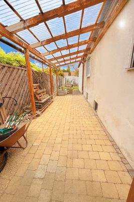 Überdachter überstand hinter dem Haus 