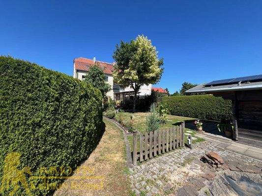 Zuwegung zum eigenen Gartenbereich