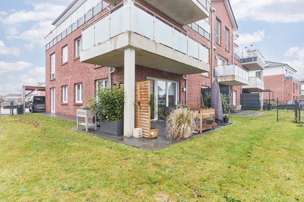 Blick vom Garten zum Haus