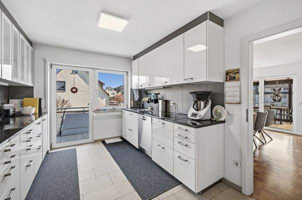 Einbauküche/Balkonzugang Osten