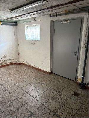 Kellerraum mit Grundstückszugang