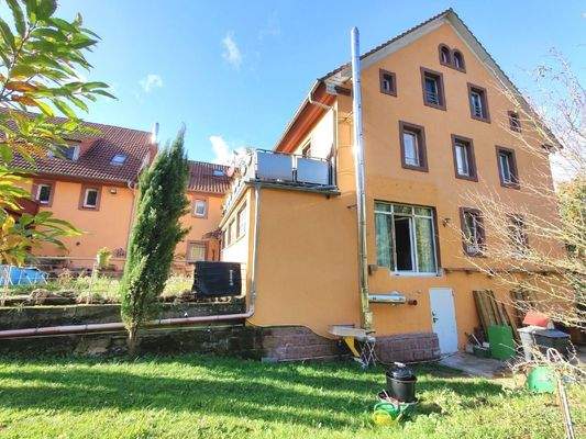 Stirnseite Hauptgebäude, Balkon wird gerade errichtet