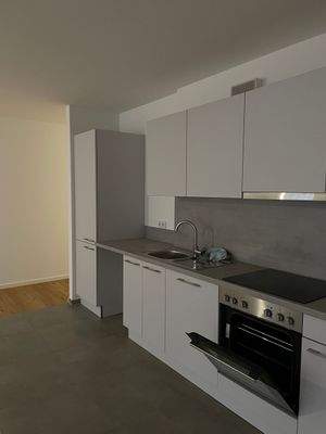 Moderne Küche mit Geräten