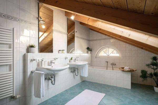 Morgensonne im Masterbad 