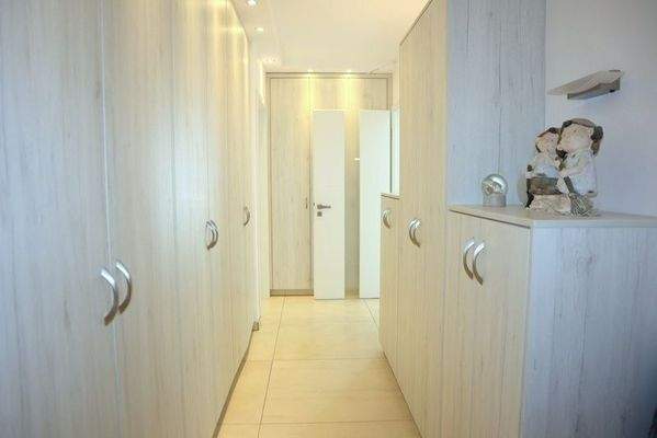 Garderobe mit Einbauschränken