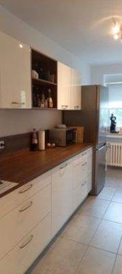 Moderne Küche mit Geräten