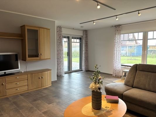 helles und großes Wohnzimmer