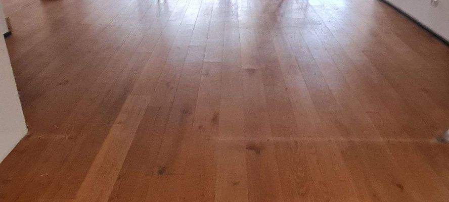 [A] 1. OG li. Blick zum Hof