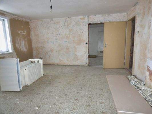 Zimmer, unsaniert im Obergeschoss