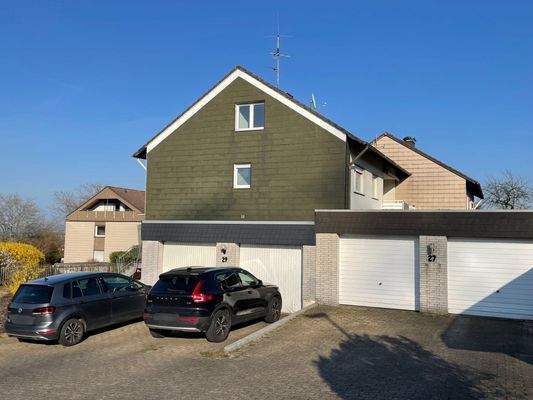 Garage und Stellplatz