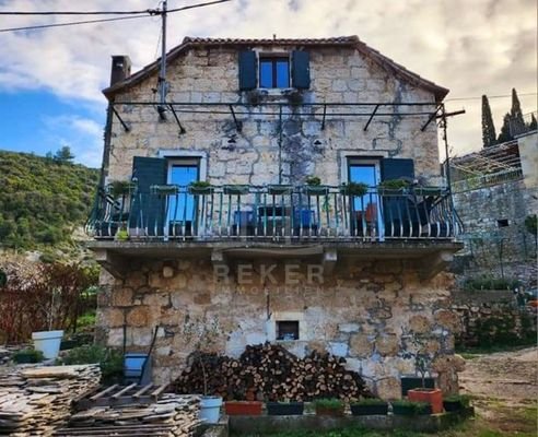 Zentral gelegen auf der malerischen Insel Brač