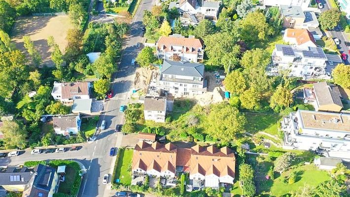 Abrissgrundstück zwischen den Neubauten