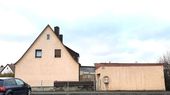 Einfamilienhaus mit Garage