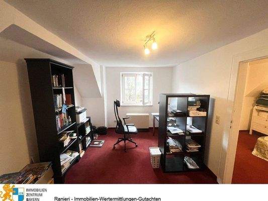 1. Obergeschoss-re. - Arbeitszimmer