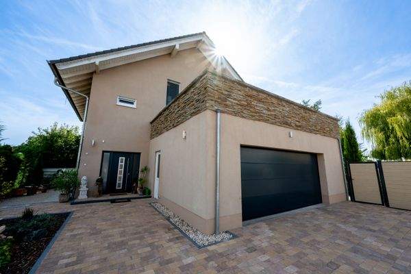 Seitenansicht Eingang Garage