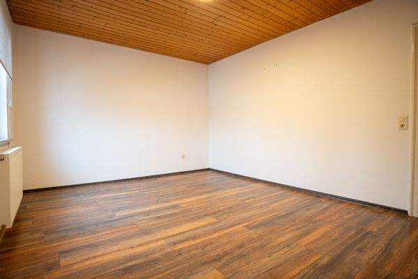 Schlafzimmer 2 OG (2).jpg