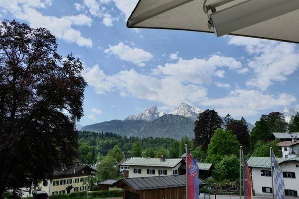 Blick auf das Berchtesgadener Wahrzeichen von der Gastro