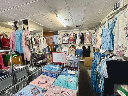 Großzügige Fläche bietet Raum für verschiedene  Nutzungsmöglichkeiten