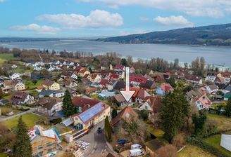 Titelbild Luftaufnahme mit See