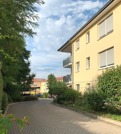 ... WOHNEN IN RUHIGER LAGE ...  2-ZIMMER-TERRASSENWOHNUNG MIT CARPORT ...