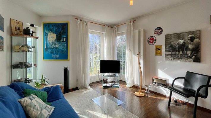 Gemütliches Schlafzimmer, kreatives Arbeitszimmer oder einladendes Gästezimmer