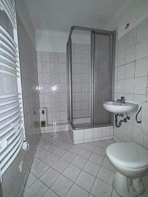 Badezimmer mit Dusche