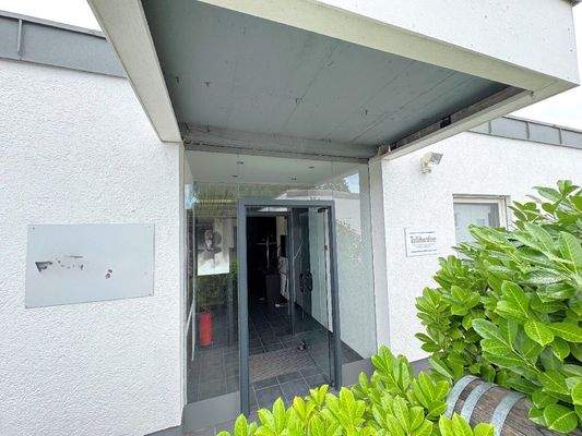 Eingang Bürogebäude