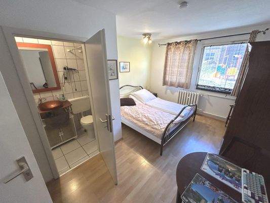 Beispiel 2-Bett-Zimmer mit Bad