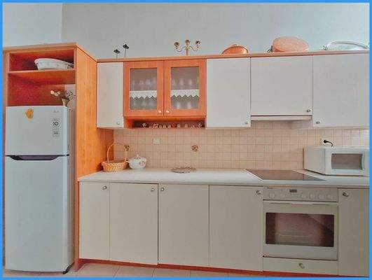 b4c101f3f95e47a383f9ea71280b9a09-original