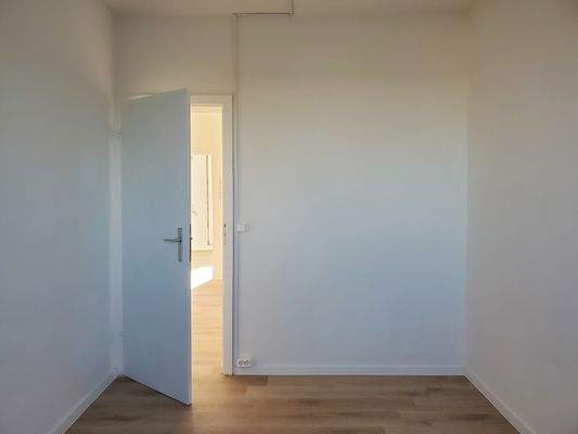 Zimmer klein, Blick Flur.jpg