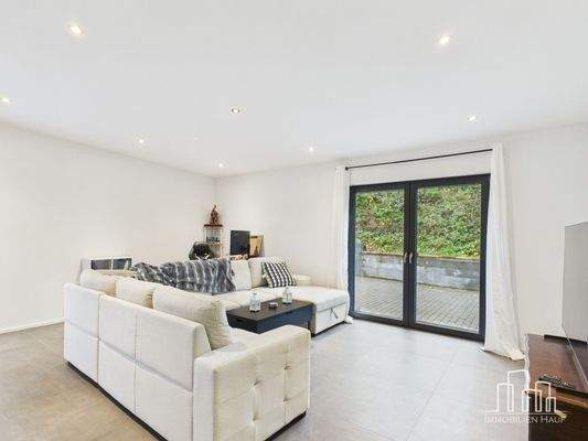 CAM02839G0-PR0330-STILL014