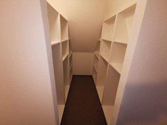 Begehbarer Kleiderschrank.jpg