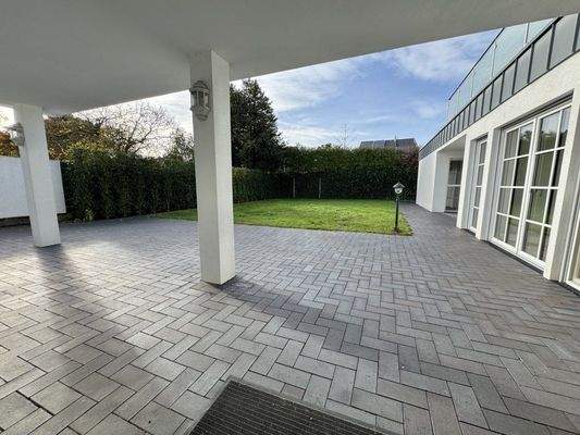 Terrasse mit Gartenblick